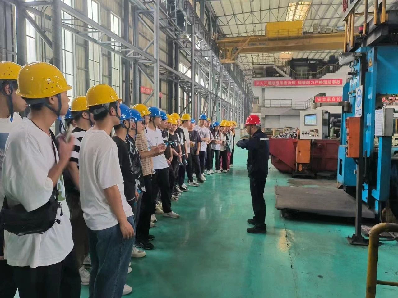 北华航天工业学院师生走进kaiyun企业